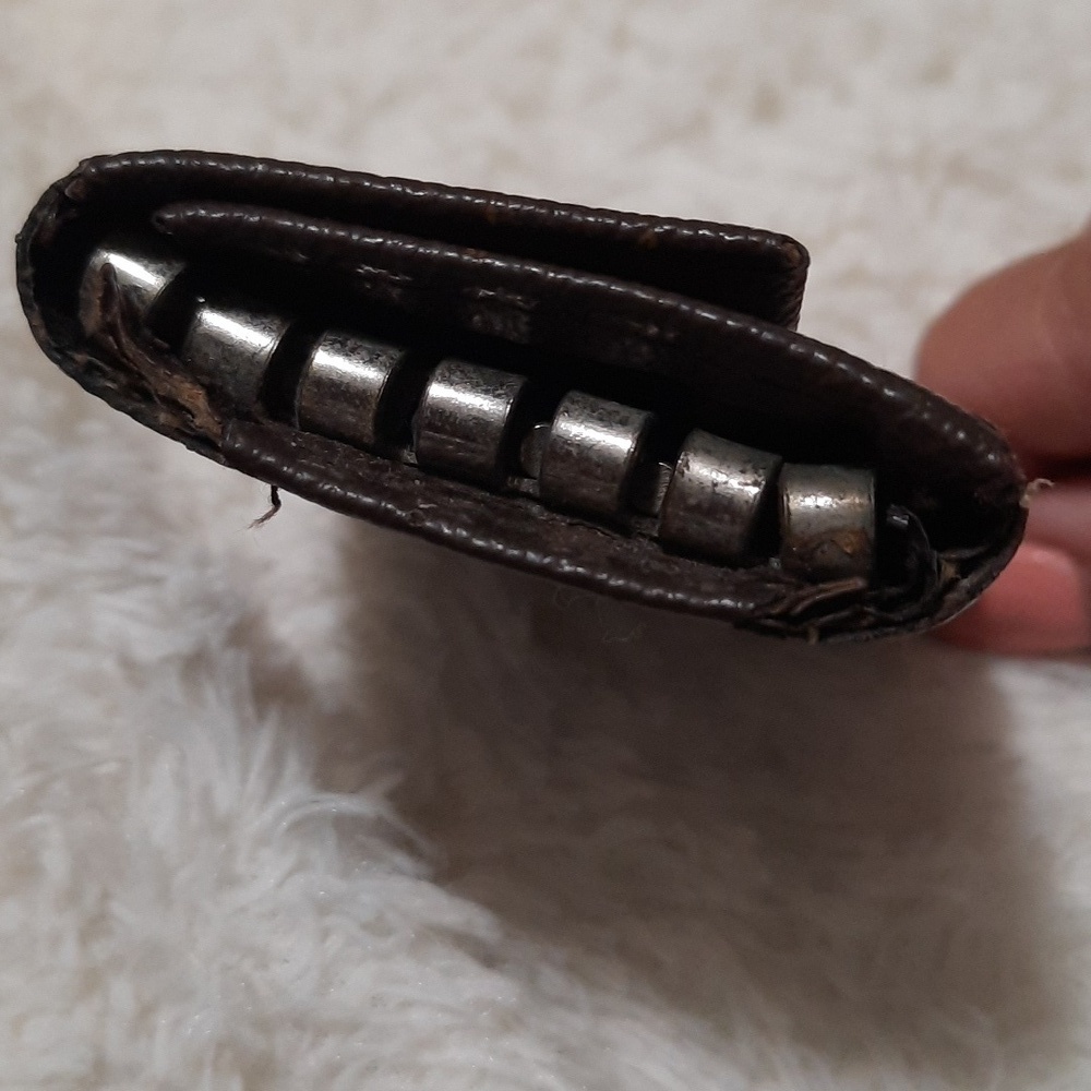 Louie Vuitton Key Holder - Picture 10 of 11